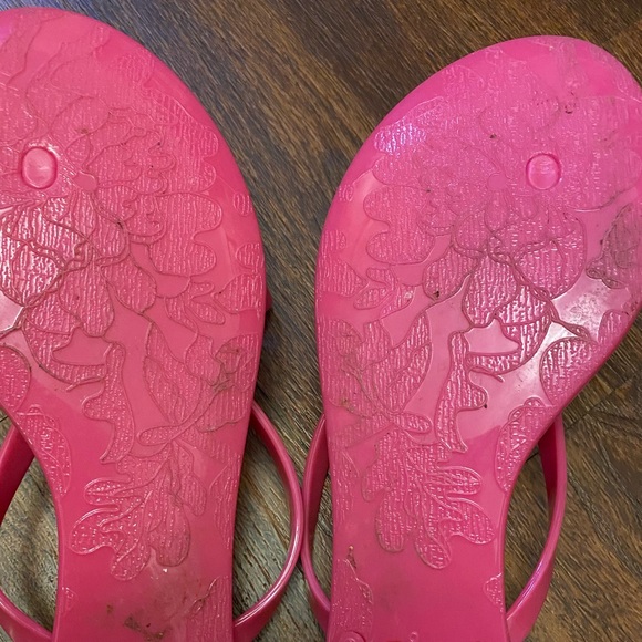 Pink plastic flip flop size 8- worn once - Picture 2 of 2